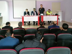 Jandarmadan okul servis aracı sürücülerine trafik semineri