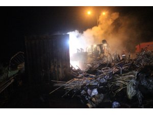 Kuzey Marmara Otoyolu’nda tırın dorsesi alev alev yandı