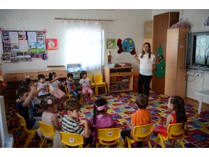 Minikler için hazırladığı projelerle "Küresel Öğretmen" oldu