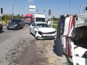 Van’da ambulans ile otomobil çarpıştı: 7 yaralı