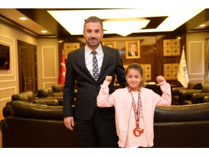 Minik sporculardan Başkan Ertuğrul Çetin'e ziyaret