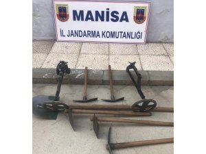 Manisa’da defineciler suçüstü yakalandı