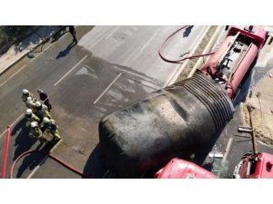 Tuzla’da patlayan yakıt tankı ve oluşturduğu hasar havadan görüntülendi.