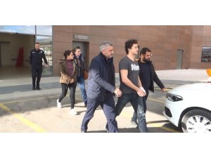 Doktor katili tıp öğrencisi ve doktor sevgilisine müebbet