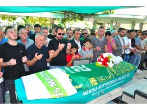 Kazada ölen genç futbolcu formasıyla defnedildi