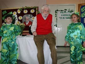 Karaca: Coca Cola içen katildir