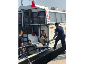 Botları batan düzensiz göçmenleri Sahil Güvenlik kurtardı