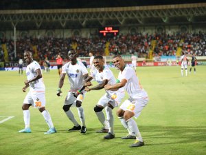 Kayyumun eşiğinden, Süper Lig liderliğine