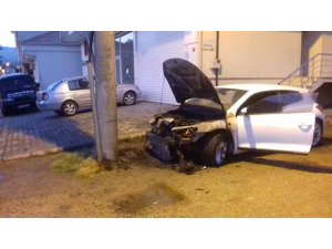 Park halindeki otomobil yandı