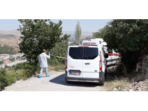 Sinirlenen baba çocuğunun yanında karısını öldürdü