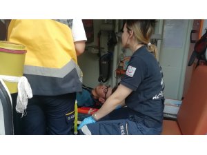 Özel öğrencileri taşıyan servis ile otomobil çarpıştı: 4 yaralı