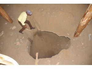 300 yıllık caminin içinde define aradılar