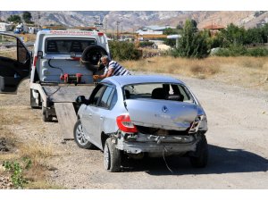 Tır otomobile çarptı: 2 yaralı