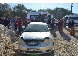 Otomobil duvara çarptı: 5 yaralı