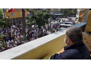 Babasına umut olan genç kalbine yenik düştü