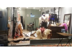 İş yerine basan 2 kişi dehşet saçtı