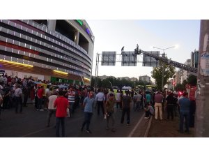 Diyarbakır’da intihar girişimini sosyal medyada canlı yayınladılar