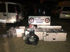 Yolcu otobüsünden kaçak sigara fışkırdı