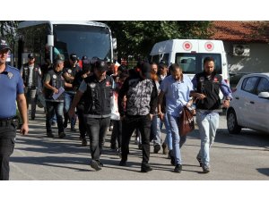 Polis tek tek 13 adresten topladı, uyuşturucu operasyonunda 19 kişi gözaltına alındı