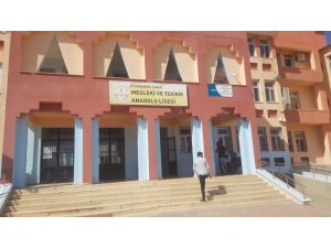 Diyarbakır’da öğretmen, öğrencilerinin gözü önünde bıçaklandı