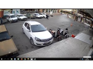 Maskeli saldırganın tüfekle vurma anı kamerada