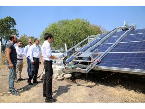 Güneş panellerini robot temizleyecek