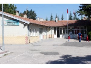 Veliler ‘İlkokul yıkılacak’ iddiası ile Valiliğe koştu