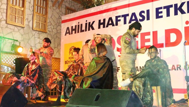 Obüs mermisi ve semazen şeklinde saç modeli yaptılar