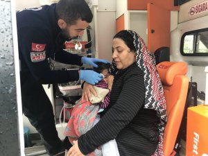 Ticari araç saman kamyonu ile çarpıştı, 6 kişi yaralandı