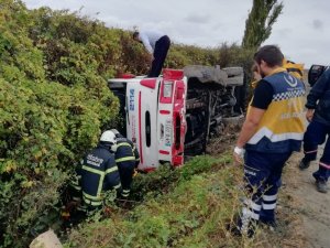 Tekirdağ’da vinç şarampole devrildi: 3 yaralı