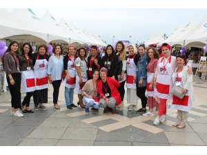 Kadınlar el emeği göz nuru ürünleri görücüye çıktı