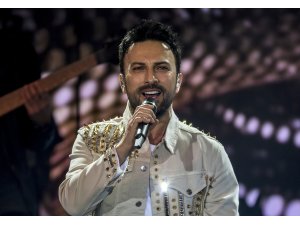 Tarkan Harbiye'de konser verdi