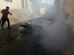 Seyir halindeki motosiklet alev aldı