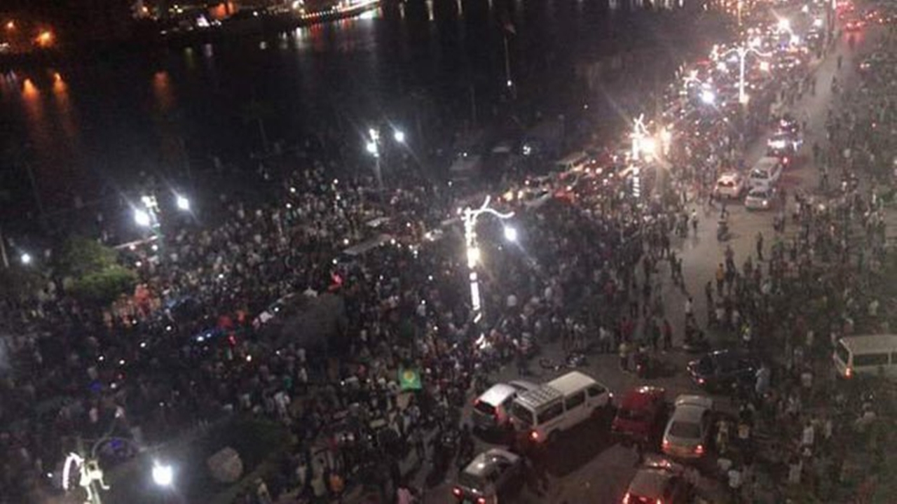 Mısır'da neler oluyor? Halk neden sokaklara indi?