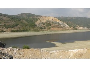 Baraj suyu çekildi, eski köprü gün yüzüne çıktı