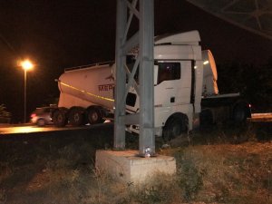 Bilecik’te devrilen tır maddi hasara yol açtı