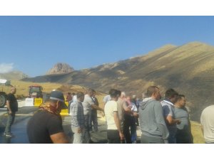 Köyün etrafını saran alevler korkuya neden oldu