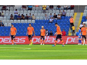 Başakşehir, Beşiktaş deplasmanında zorlanıyor