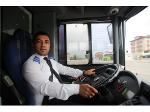 Otobüs sürücüsü bayılan yolcuyu hastaneye yetiştirdi