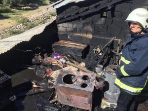 Bahçesaray’da çatı yangını korkuttu