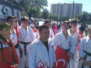 Bakan Kasapoğlu gençlerle beraber yürüdü