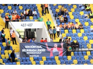 Aytemiz Alanyaspor taraftarından Rıza Kayaalp’e pankartlı tebrik