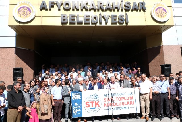 Tekel bayii ruhsatı vermeyen belediye başkanına STK’lardan destek
