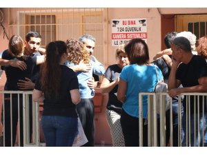 Adana’da 8. kattan düşen öğretmene ağıt