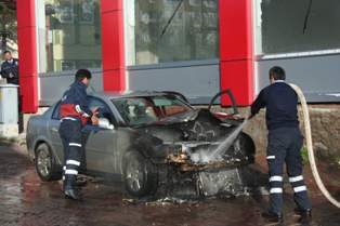 Park halindeki otomobilde yangın