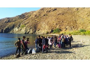 Koyda tekne beklerken yakalandılar