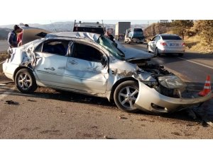 Kırıkkale’de 1 kamyon ve 2 otomobil çarpıştı: 3 yaralı