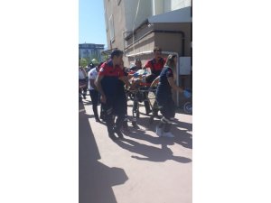 İş yerinin asansörüne sıkışan çocuk hayatını kaybetti