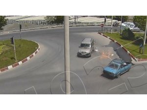 Trafik kazaları MOBESE kameralarına yansıdı