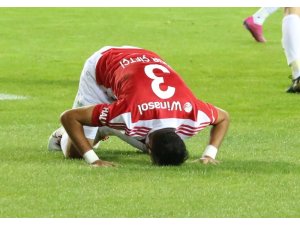 Süper Lig: Demir Grup Sivasspor: 2 - Trabzonspor: 1 (Maç sonucu)